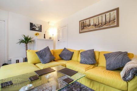 2 bedroom end of terrace house to rent - Photo 3