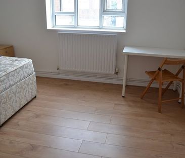 3 Bed Flat, Coldbath Street, SE13 - Photo 6