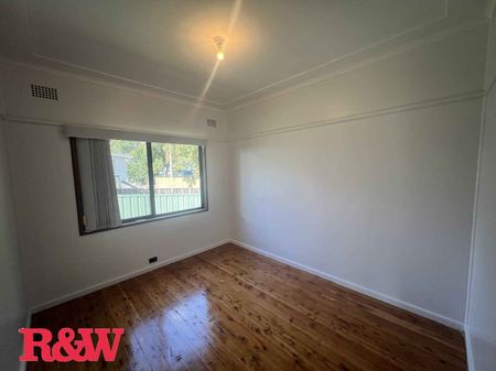 SPACIOUS FAMILY HOME IN BRADBURY !! - Photo 4