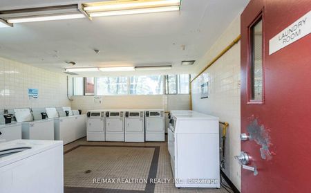 For Lease - 100 Leeward Glenway Unit# 206, Toronto, Ontario - Photo 2