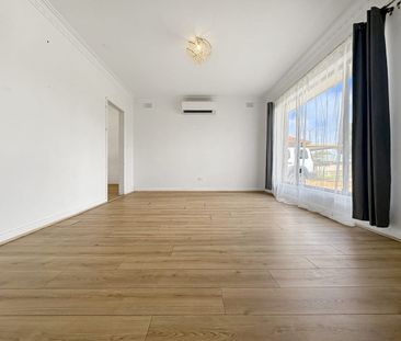 Spacious Family Home tucked away in a beautiful quiet street! - Photo 2