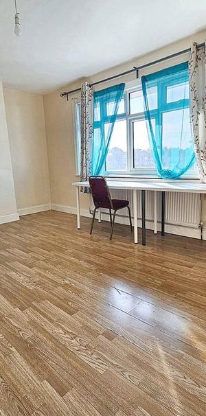 1 bedroom in a flat share to rent - Photo 1