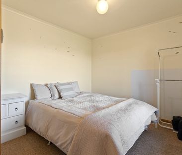 Cosy Brick Home with Comfortable Living - Photo 3