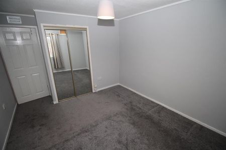 3 bedroom flat to rent - Photo 4