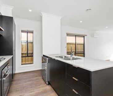 Perfect Blend of Modern Living & Family Comfort! - Photo 5