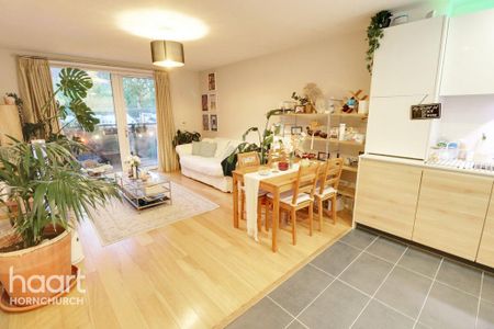 2 bedroom apartment to rent - Photo 5