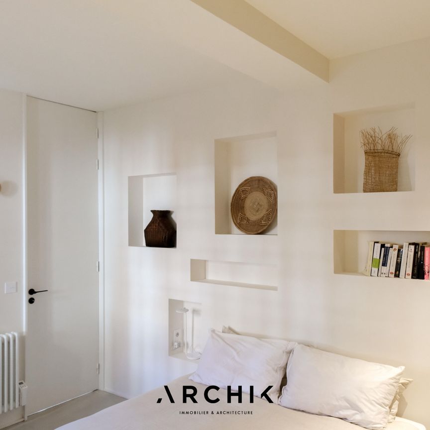 Architecture des années 30, cette belle copropriété située au coeur du quartier du Pyla accueille en rez-de-jardin un appartement de 55 m2 au cadre idyllique. - Photo 1