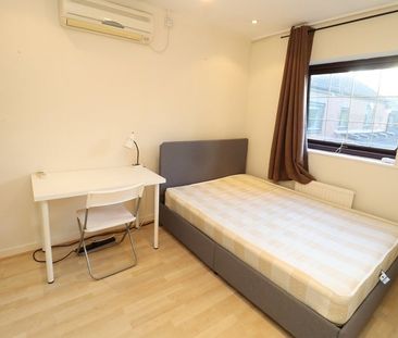 Room in a Shared Flat, Sequoia House, SE16 - Photo 4