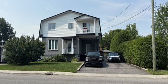 ** Mois D’août Gratuit!!** 3 Chambres - Photo 3