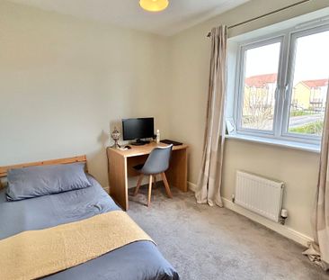 4 bedroom Spacious Four Bedroom House to rent - Photo 2