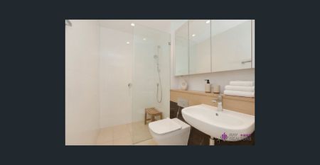 Elegant One Bedroom Apartment Moments from Victoria Cross Metro - Photo 5