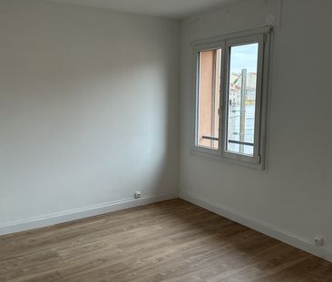 Location Appartement 2 pièces 46m² ST RAPHAEL 83700 - Photo 2
