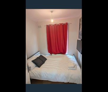 Room in a Shared House, Goldfinch Drive, BL9 - Photo 3