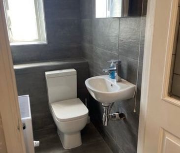 Room in a Shared House, Longbridge Road, IG11 - Photo 6