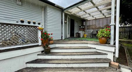 Traditional Family Home on Enormous Section - Photo 3