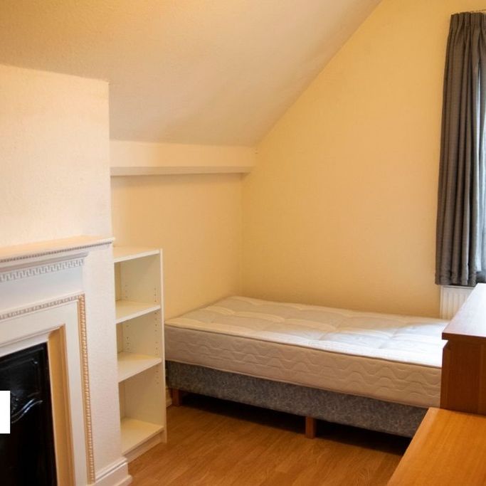 10 Bed Student Accommodation - Photo 1