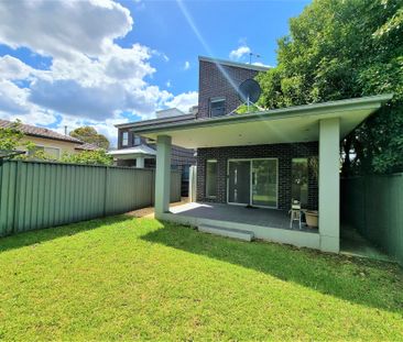 Stylish and Timeless Four Bedrooms Duplex - Photo 6