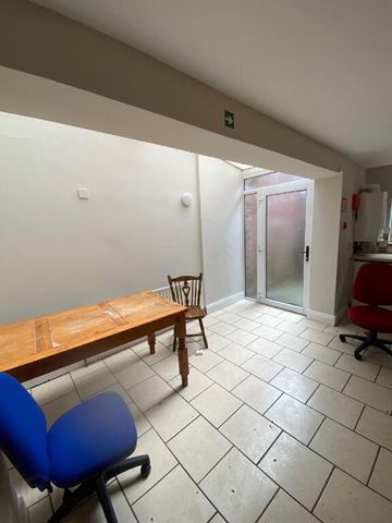 All Bedrooms Upstairs, 3 Collingwood Avenue, Queens Quarter, Belfast, BT7 1QT - Photo 3