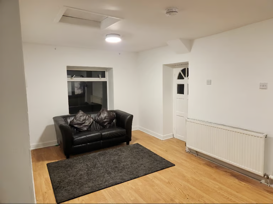 1 bedroom in a house share to rent - Photo 1