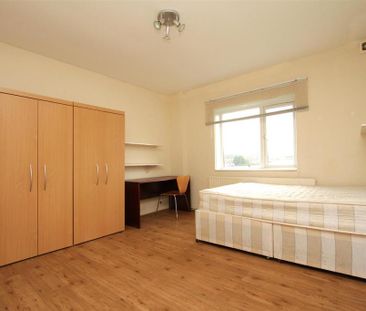 3 bedroom apartment to rent - Photo 3
