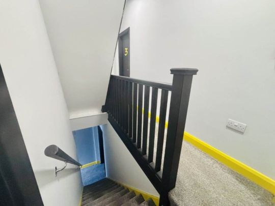 Gilpin Terrace (room 2*), Armley, Leeds - Photo 1