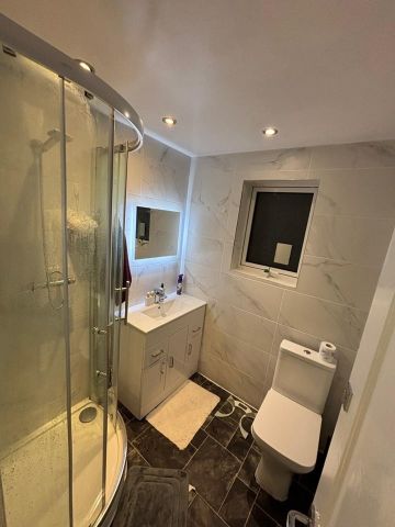 Room in a Shared House, Pendragon Road, BR1 - Photo 5