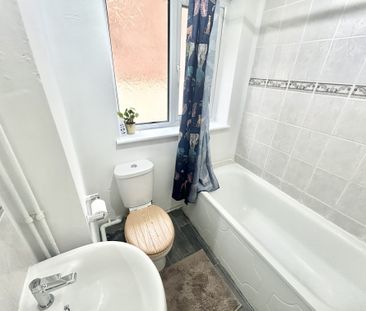 Vale Drive, Southampton - Photo 6