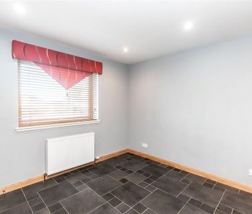 4 bedroom detached house to rent - Photo 2