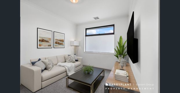 Luxury Family Living with Space, Style & Convenience - Photo 1