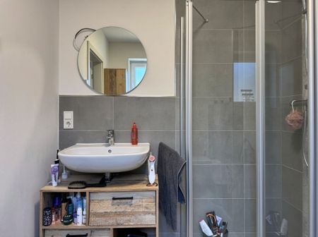 Ideal zum Wohlfühlen: Neuwertige Maisonettewohnung mit EBK & Dachterrasse in Wiesmoor - Photo 5
