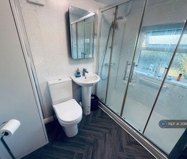 3 bedroom semi-detached house to rent - Photo 3