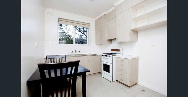 Elevated apartment in the heart of Malvern - Photo 1