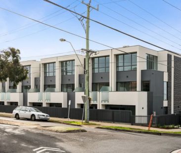 Stylish townhouse in prime Preston location. - Photo 5