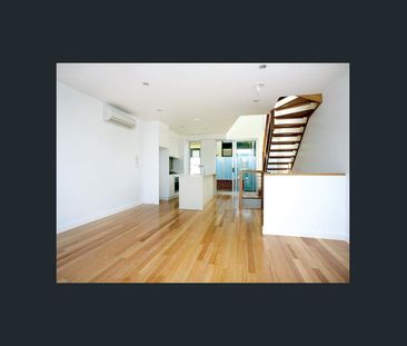 Big is Better: Large rooms, stunning views – HUGE - Photo 1