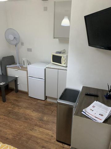 Studio to rent - Photo 5