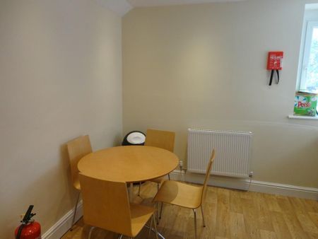 3 bedroom apartment to rent - Photo 2