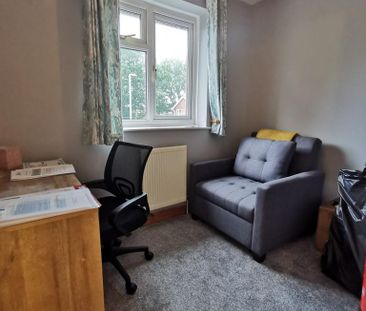4 bedroom semi-detached house to rent - Photo 3