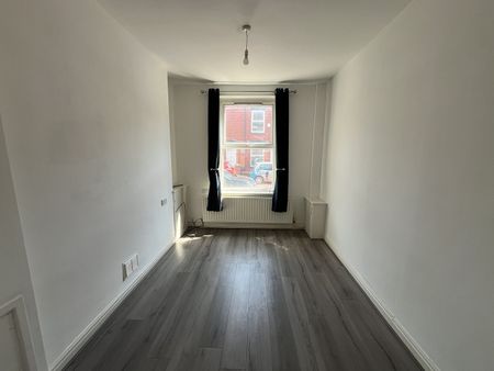 3 Bed Terraced House, Attleboro Road, M40 - Photo 2