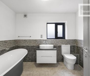 2 bedroom ground floor maisonette to rent - Photo 2