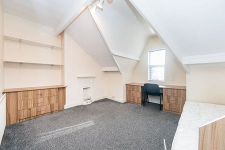 Manor Drive, Leeds - Photo 2