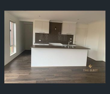 Stylish 4-Bedroom, Well-Connected Family Home in a Prime Maddingley... - Photo 6