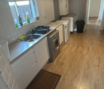 1 bedroom in a house share to rent - Photo 5