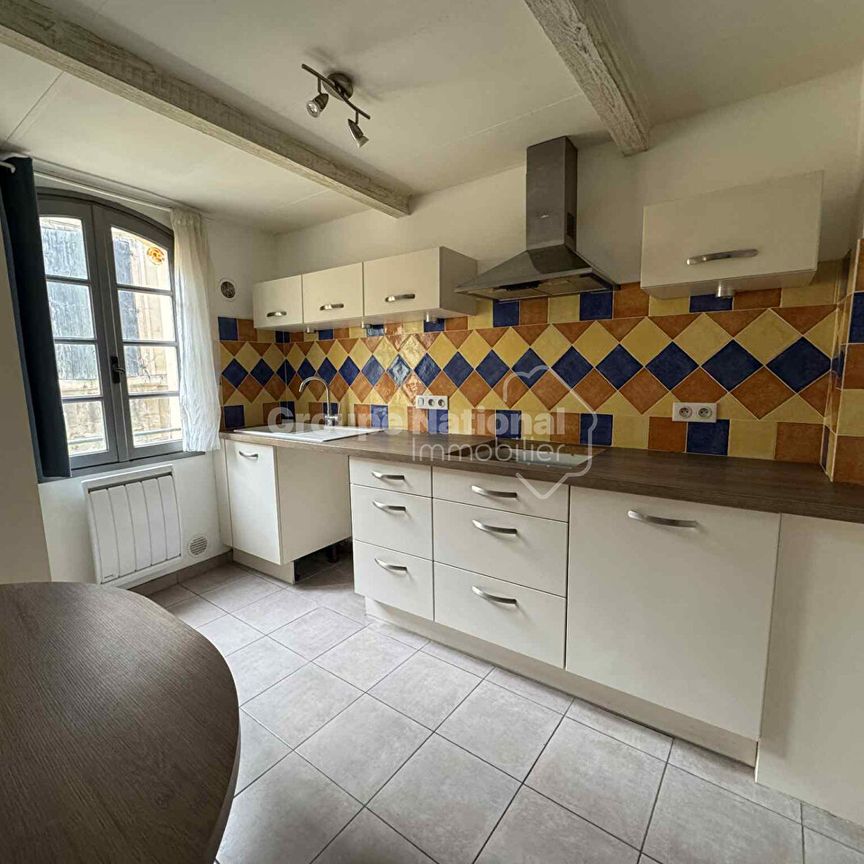 T2 AU COEUR DU CENTRE-VILLE D'ARLES, - Photo 1