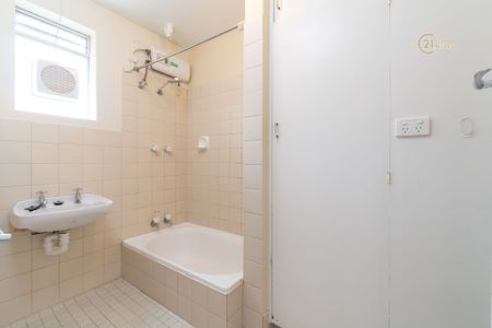 Location Location Location &commat;&dollar;600 Per Week - Photo 2