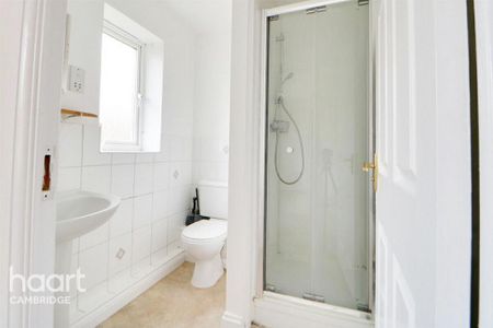 3 bedroom detached house to rent - Photo 2