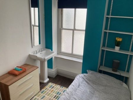 Room in a Shared House, Princes Street, BN2 - Photo 2
