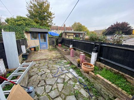 3 bedroom terraced house to rent - Photo 2