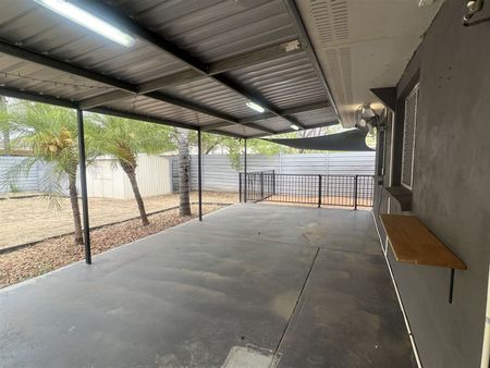 Modern Three Bedroom Home in Larapinta - Photo 3