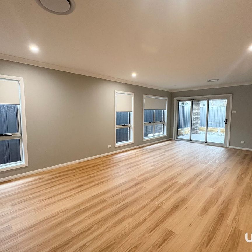 Four Bedroom Home with Multiple Living Arears and Butlers Pantry! - Photo 1