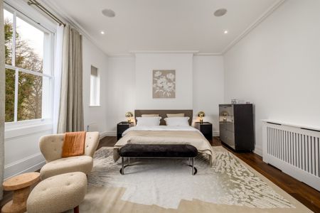 A handsome five-bedroom townhouse with a large garden in W2 - Photo 5